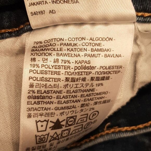 Levis Bermuda Jean Shorts - Picture 5 of 7